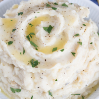 Easy Creamy Garlic Mashed Potatoes Recipe