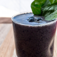 Healthy Spinach and Berry Smoothie